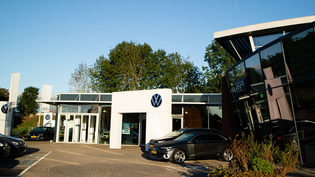 De Waal Autogroep Gorinchem | Showroom & Werkplaats