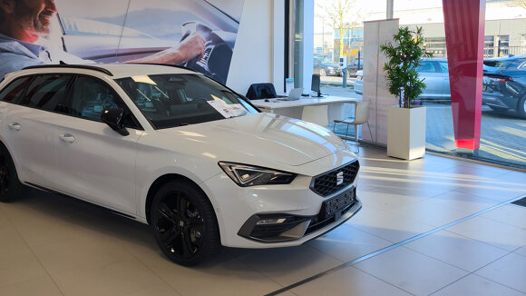 De Waal Veenendaal SEAT showroom
