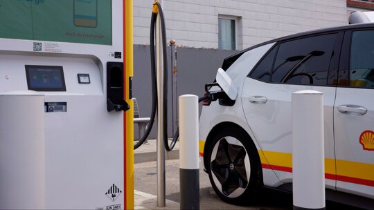 innovatiefflexpole-laadstationvanvolkswagenhelptrealisatievanlaadnetwerkversnellen-header
