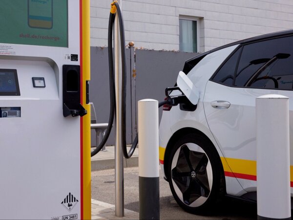 innovatiefflexpole-laadstationvanvolkswagenhelptrealisatievanlaadnetwerkversnellen-header