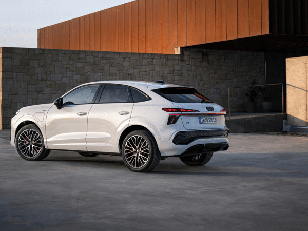 Nieuwe Audi Q3 Sportback e-hybrid hero mobiel