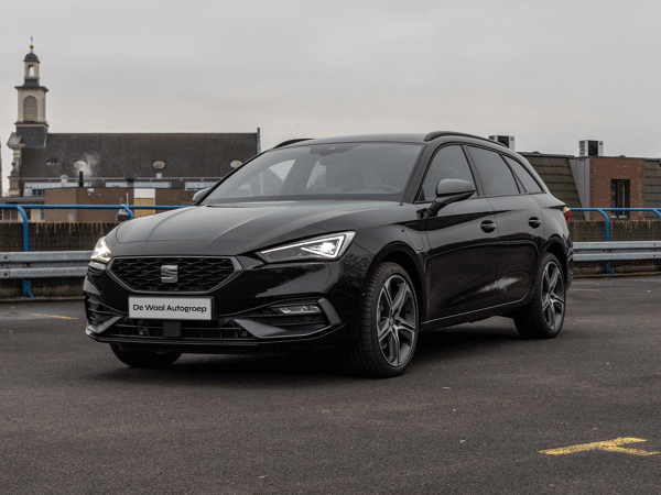 SEAT Leon Sportstourer 2025 hero mobiel