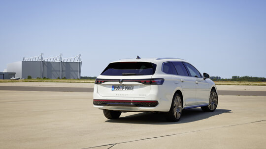 Volkswagen Passat 2023 (2)