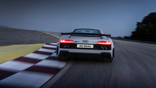 achterkant donker R8