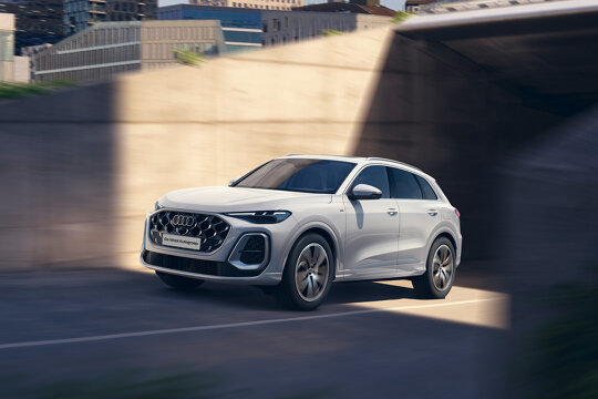 Audi Q5 e-hybrid quattro hero mobiel