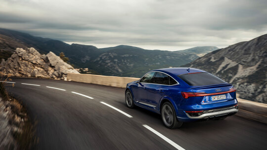 Audi Q8 sportback e-tron-5 1700x956