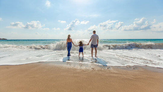 Gezin op het strand