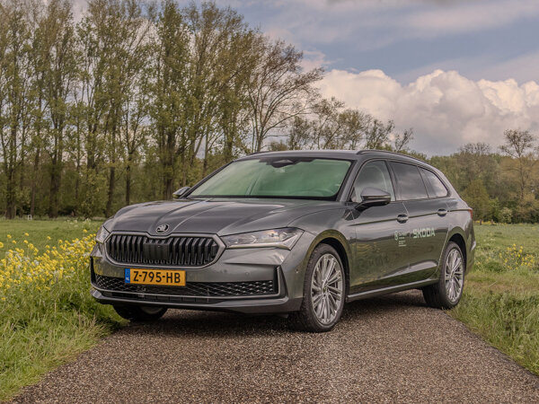 Škoda Superb 2024 hero mobiel