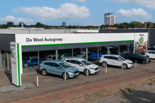 Skoda vestiging in Arnhem-Zuid met voorraadmodellen voor de deur