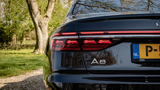 Audi A8 5 1700x956