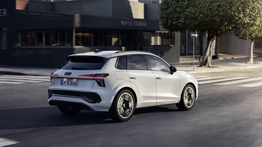 audiq3suv150kwe-hybrid2