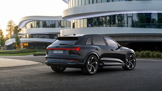 audisq8e-tron2