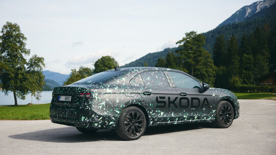 Skoda Superb Hatchback (2)
