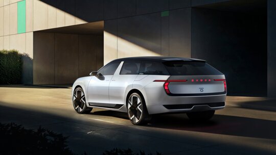 visiono_ext_driving_city25_qr_16x9_250815.png_v004