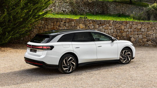 volkswagenid.7tourerglacierwhite-31