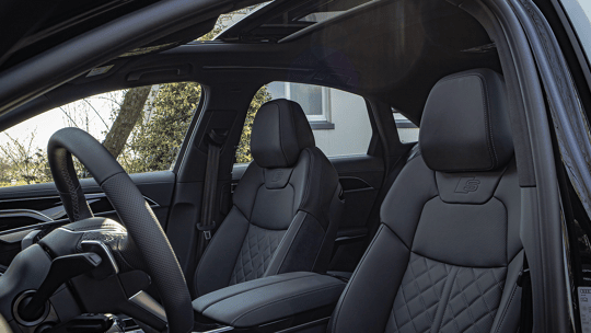 Audi A8 11 1700x956
