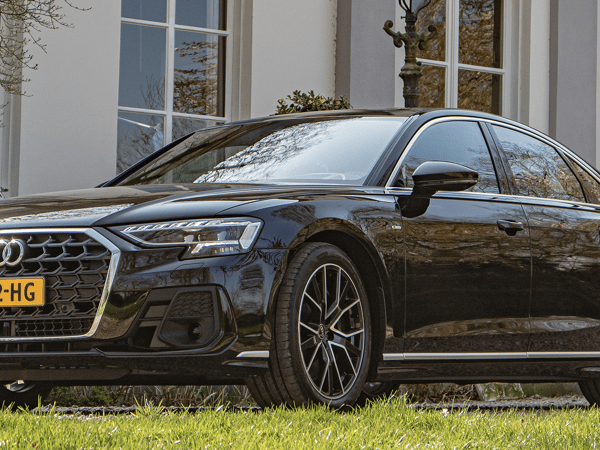 Audi A8 2560x900
