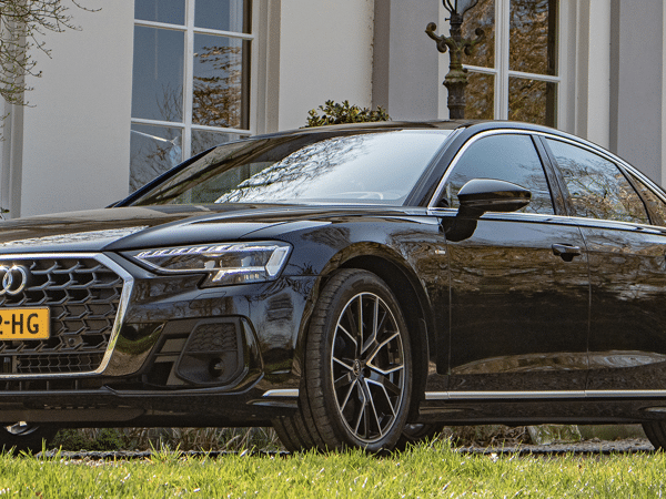 Audi A8 2560x900