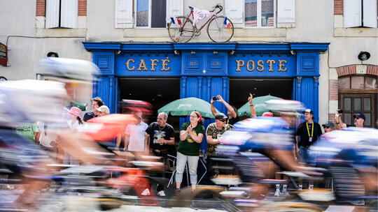 gecamoufleerdeskodaelroqvergezelttourdefrance-pelotonnaardemeetinnice-1