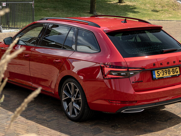 Header Mobiel Skoda Superb