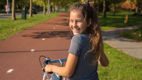 Meisje op de fiets