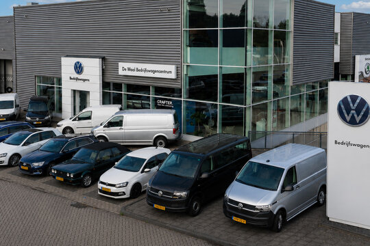 Volkswagen Bedrijfswagencentrum in Nijmegen vestiging met voorraadmodellen voor de deur