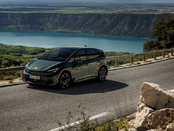 CUPRA Born VZ hero mobiel