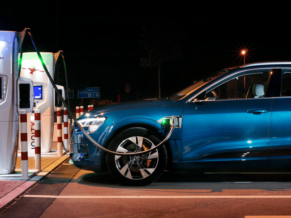etron header
