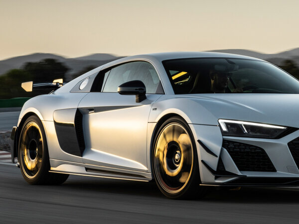 header audi R8 V10