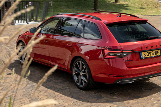 Header Desktop Skoda Superb