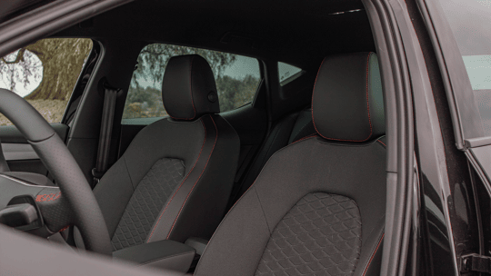 SEAT Leon hatchback 2025 interieur (3)