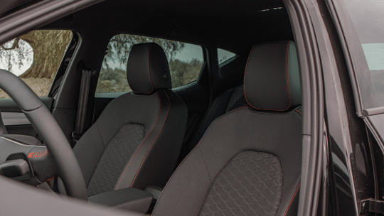 SEAT Leon hatchback 2025 interieur (3)