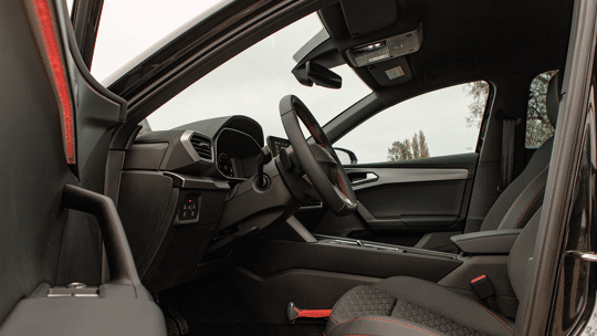 SEAT Leon hatchback 2025 interieur (5)
