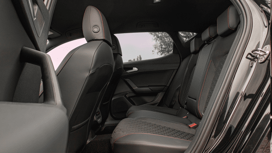 SEAT Leon hatchback 2025 interieur (6)
