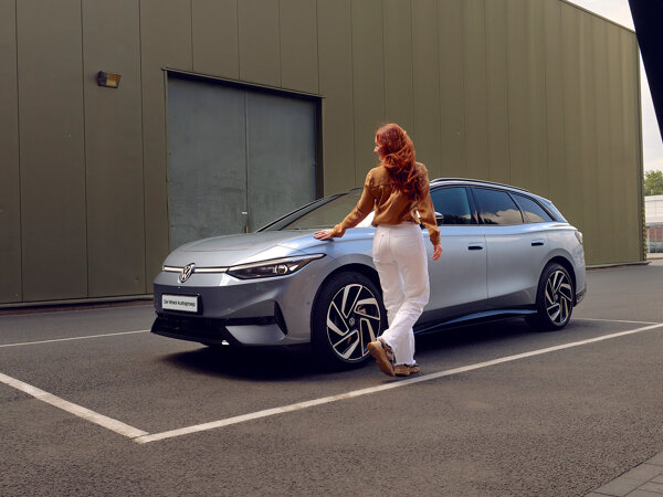 Volkswagen ID.7 Tourer - DvhJ - hero mobiel