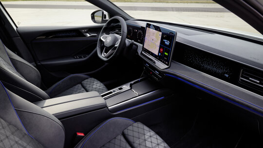 Volkswagen Passat 2023 (4)