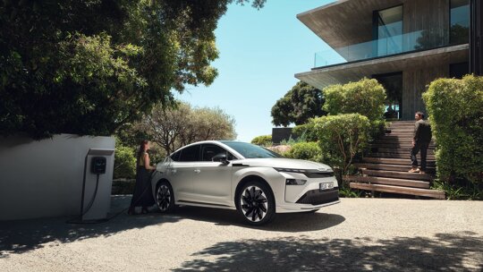Web Ready JPG-New Enyaq AFS Coupe 2025 Launch Beauty Shot 1 Family House Static TIFF