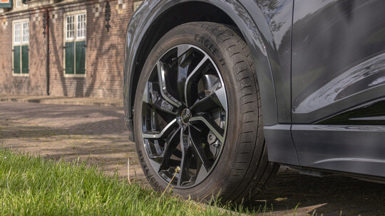 Audi Q6 e-tron (10)