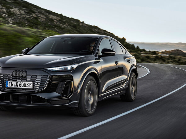 Audi Q6 Sportback e-tron showroom hero mobiel