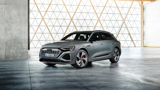 links voor Q8 e-tron