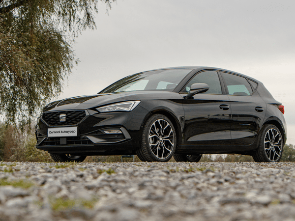 SEAT Leon hatchback hero mobiel