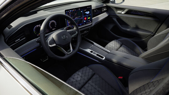 Volkswagen Passat 2023 (3)