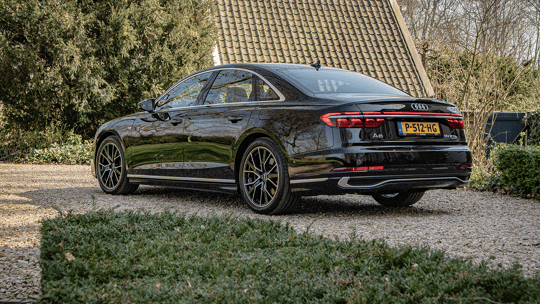 Audi A8 2 1700x956