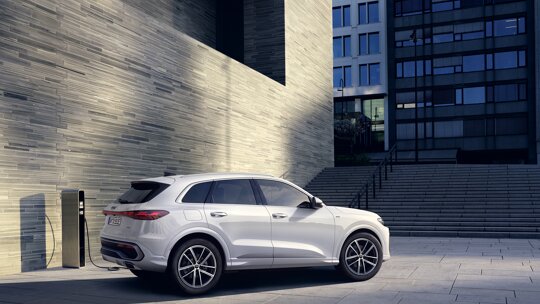 Audi Q5 SUV e-hybrid quattro (1)