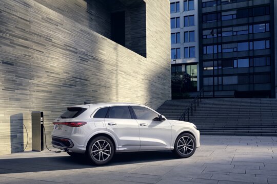 Audi Q5 SUV e-hybrid quattro (1)