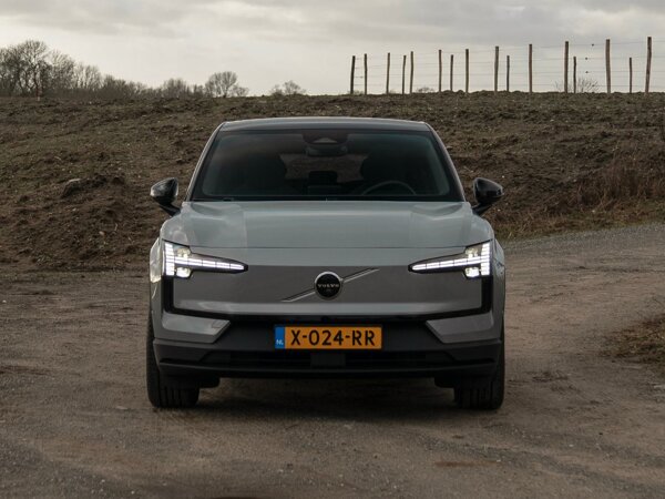 hero-middel-volvo-ex30