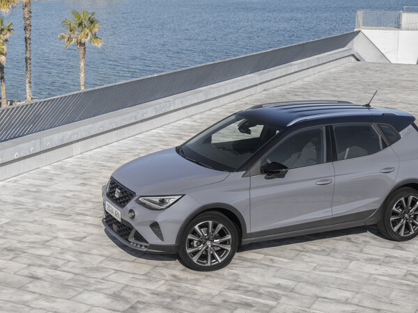 SEAT Arona anniversary hero mobiel