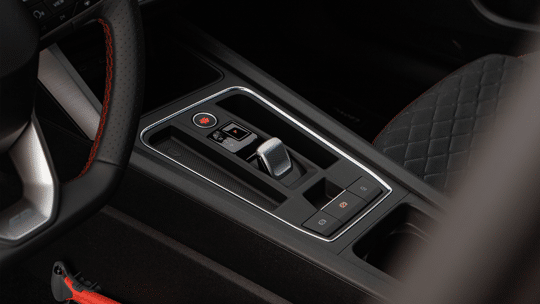 SEAT Leon hatchback 2025 interieur (4)