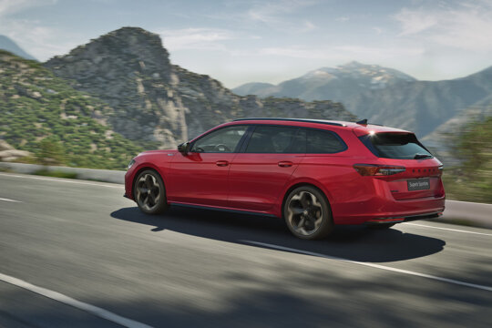 Skoda Superb DCC hero mobiel
