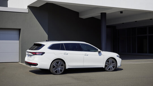Volkswagen Passat 2023 (10)
